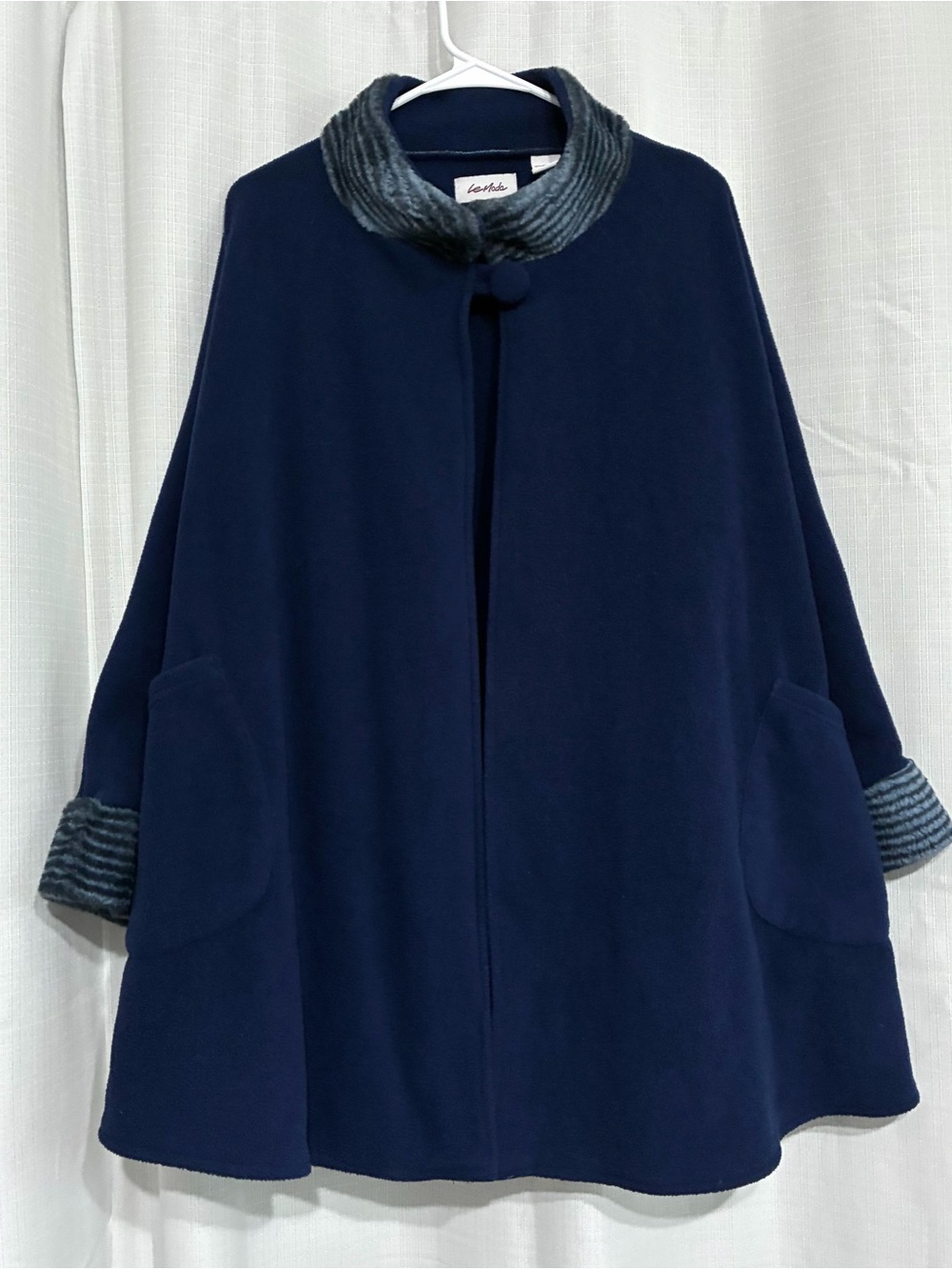 LeModa Tailgating Sportswear Cape Women's One Size Blue Fleece Poncho Pockets